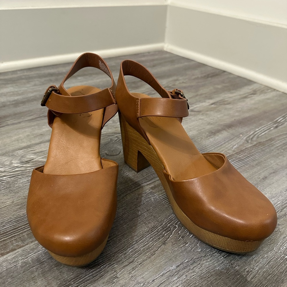 Elegant Brown Platform Heels